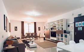 Belmonte Heights - Luxury 3 Bedroom Apartment